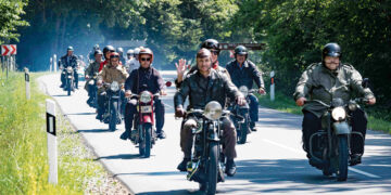 „Senų motociklų“ sąskrydyje ieškota ir jaunystės pirmosios meilės