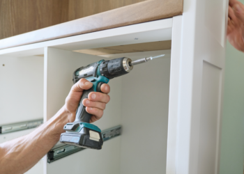 Baldų furnitūra: į ką atkreipti dėmesį, kad po to nereikėtų mokėti dvigubai?