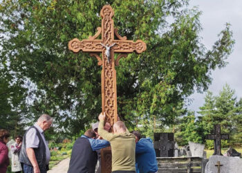 Nauji ir atnaujinti kryžiai Parovėjos seniūnijoje