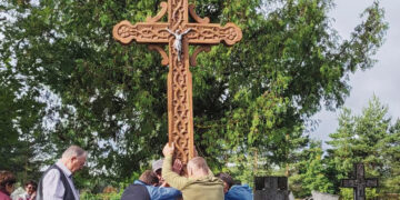 Nauji ir atnaujinti kryžiai Parovėjos seniūnijoje