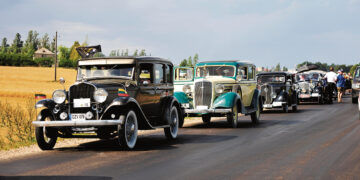 Kviečia ir ypatingų staigmenų žada senovinių automobilių paroda „Nesenstanti klasika 2023“