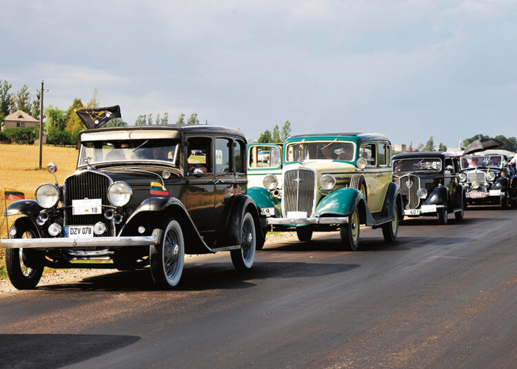 Kviečia ir ypatingų staigmenų žada senovinių automobilių paroda „Nesenstanti klasika 2023“