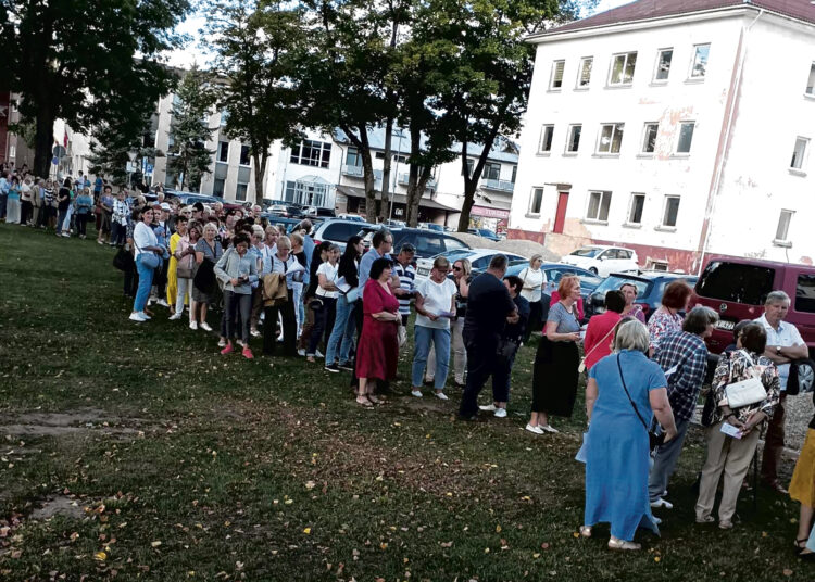 Opera iškeliavo. Tegyvuoja opera!