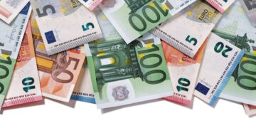 Žlugo viltis gauti papildomų lėšų politikų algoms