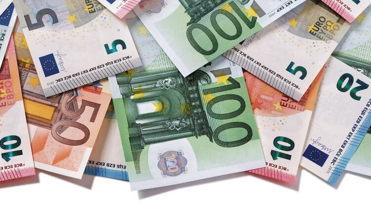 Žlugo viltis gauti papildomų lėšų politikų algoms