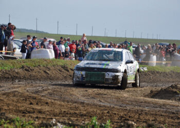 Pačeriaukštėje įvyko paskutinis Aukštaitijos autokroso taurės etapas