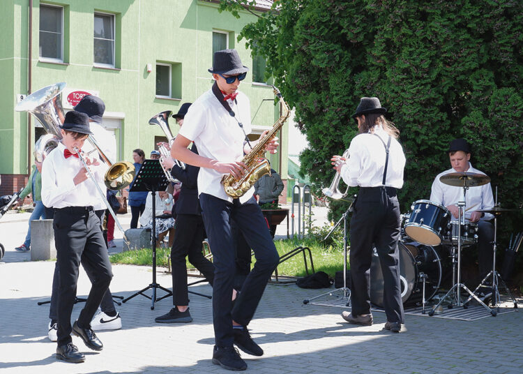 Muzikos mokykla laukia vaikų, mokinių ir suaugusiųjų