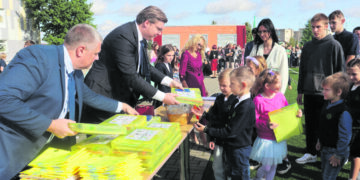 Rugsėjo 1- osios scenarijaus dėlionėje nebeliko valstybės himno