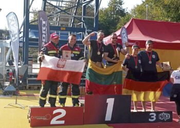 Ugniagesiai grįžo su medaliais