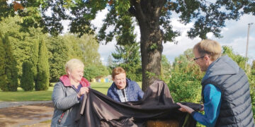 Nemunėlio Radviliškyje pastatyta skulptūra taksui Kaukui