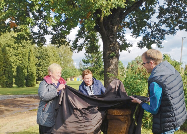 Nemunėlio Radviliškyje pastatyta skulptūra taksui Kaukui