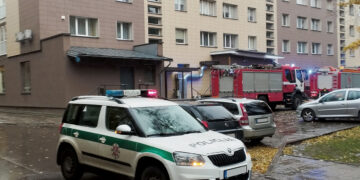 Daugiabutyje matė liepsną