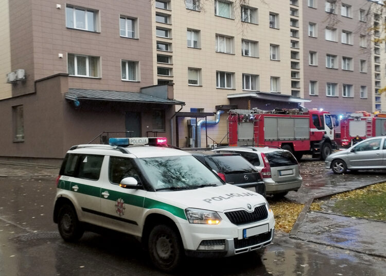 Daugiabutyje matė liepsną