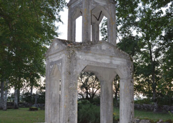 Paminklą dvarininkui tyliai pastatė vaikaičiai