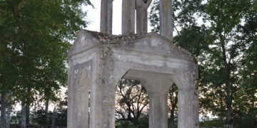 Paminklą dvarininkui tyliai pastatė vaikaičiai