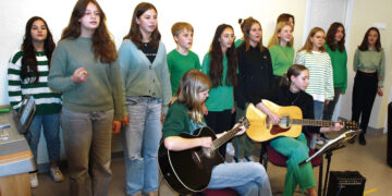 Žalia žalia per visą dangų