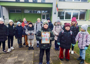 Pinigai už pyragus – senelių globos namams