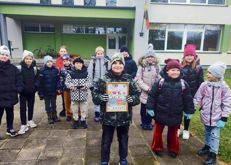 Pinigai už pyragus – senelių globos namams