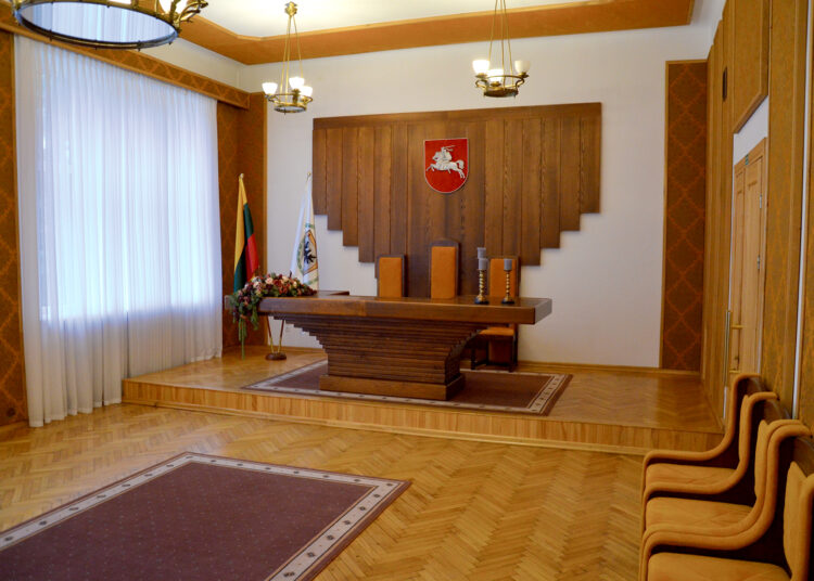 Politikai iš pilies rūmų kelsis į valdžios pastatą