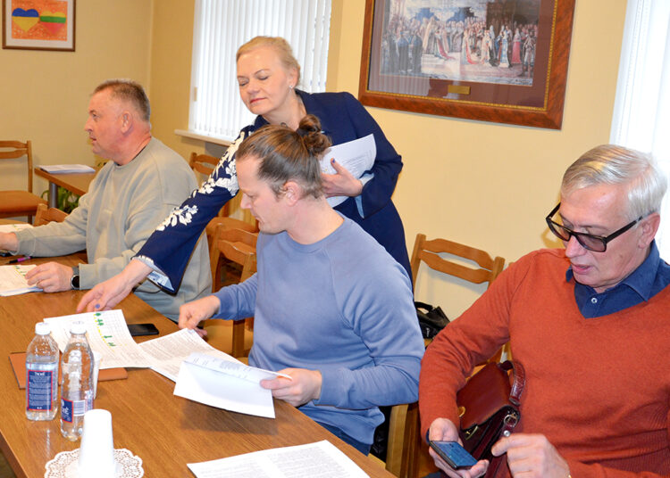 Ką gauti lengviau – socialinę ar žemės savininkui teikiamą paramą?