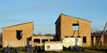 Sutvarkyti griūvančius pastatus saugomoje teritorijoje – neįveikiama misija