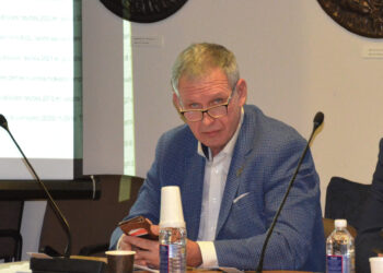 Neleido menkinti mero galių