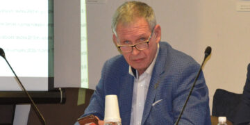 Neleido menkinti mero galių