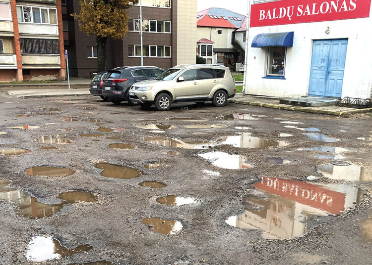 Duobė ant duobės, bala ant balos