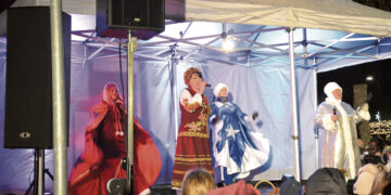 Biržuose suspindo kalėdinė eglė