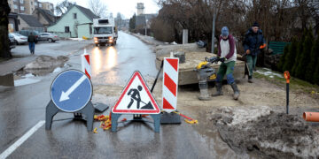 Atšilo orai – nukentėjo automobiliai