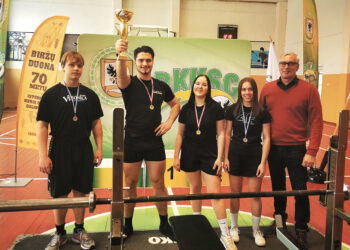 Moksleivių štangos spaudimo varžybose