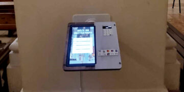 Bažnyčioje – banko kortelių skaitytuvas