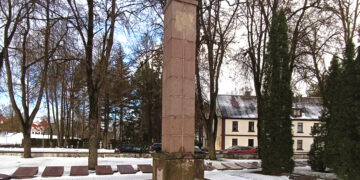 Pagaliau bus nugriautas obeliskas, šlovinęs sovietų karius