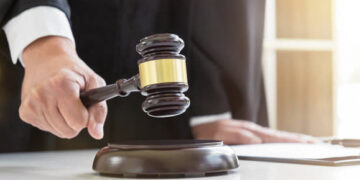 Nuteistas rankines iš automobilių vogęs vyras