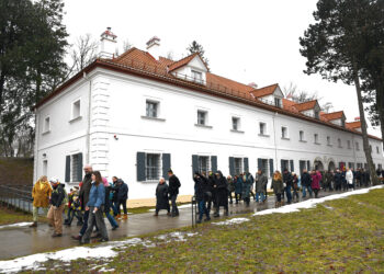 Istorinės atminties keliais