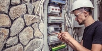 Kiek laiko trunka elektros instaliacijos įrengimas?