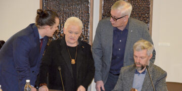 Tarybą eliminuoja iš viešojo gyvenimo?