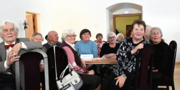 Senjorų klubo gimtadienyje – ir protmūšis, ir dainos