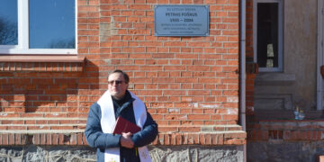 Atidengta atminimo lenta Kovo 11-osios akto signatarui