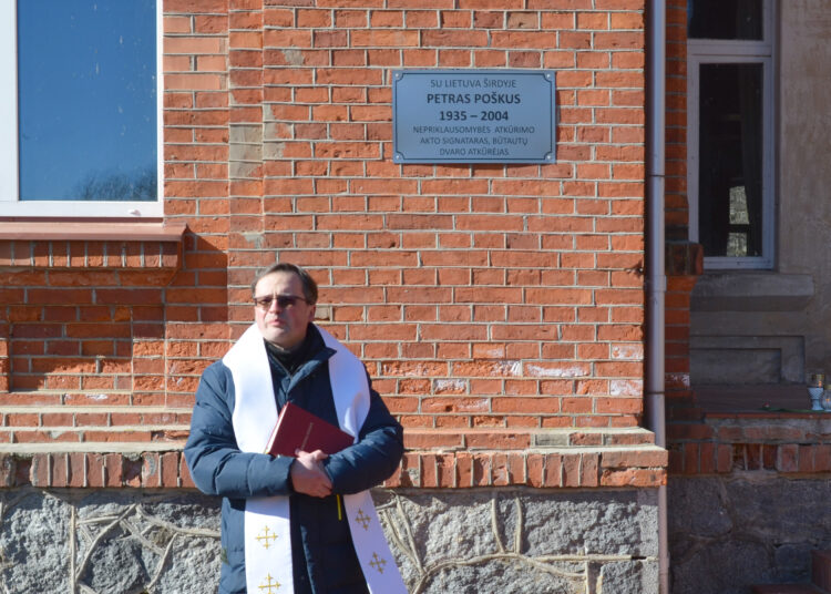 Atidengta atminimo lenta Kovo 11-osios akto signatarui