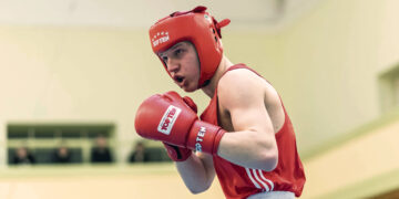 Muzikuojantis, šokantis ir dainuojantis boksininkas