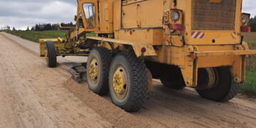 Prasideda pirmasis didysis pavasarinis kelių greideriavimas