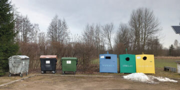 Vizualioji tarša paties prievaizdo kieme?