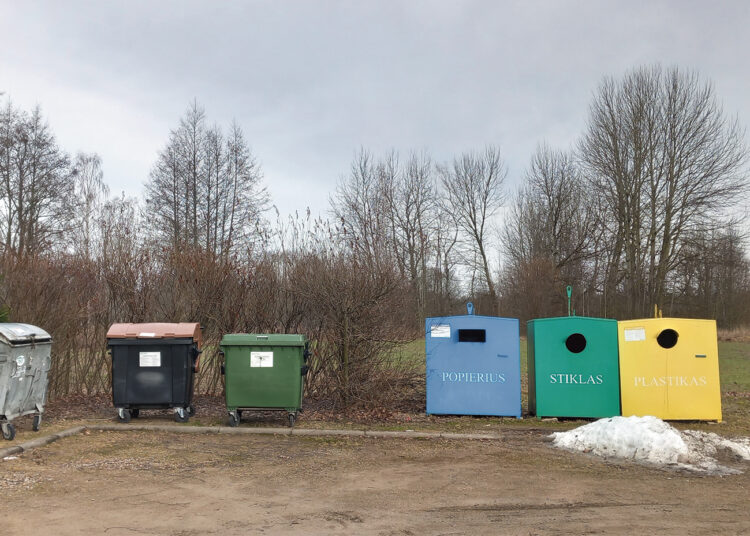 Vizualioji tarša paties prievaizdo kieme?