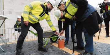 Į statomo sporto centro pamatus įleista simbolinė kapsulė