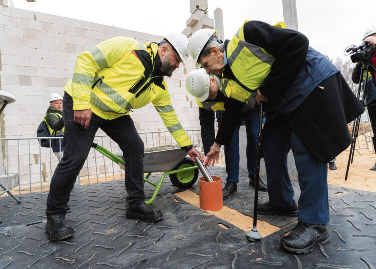 Į statomo sporto centro pamatus įleista simbolinė kapsulė