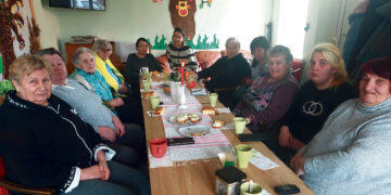 Su vienatve kovoja į susitikimus atvykdamos „asmeniniais mersedesais“