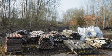 Kritinė masė šiukšlynuose