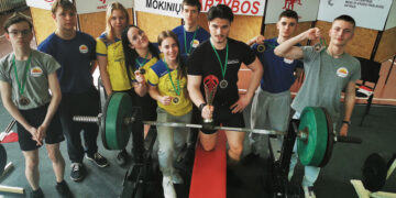 Gimnazistai laimėjo štangos spaudimo varžybas