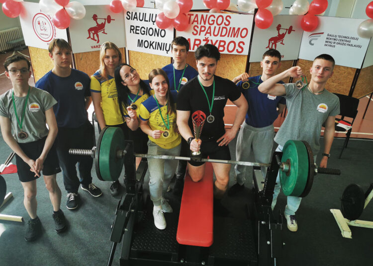 Gimnazistai laimėjo štangos spaudimo varžybas